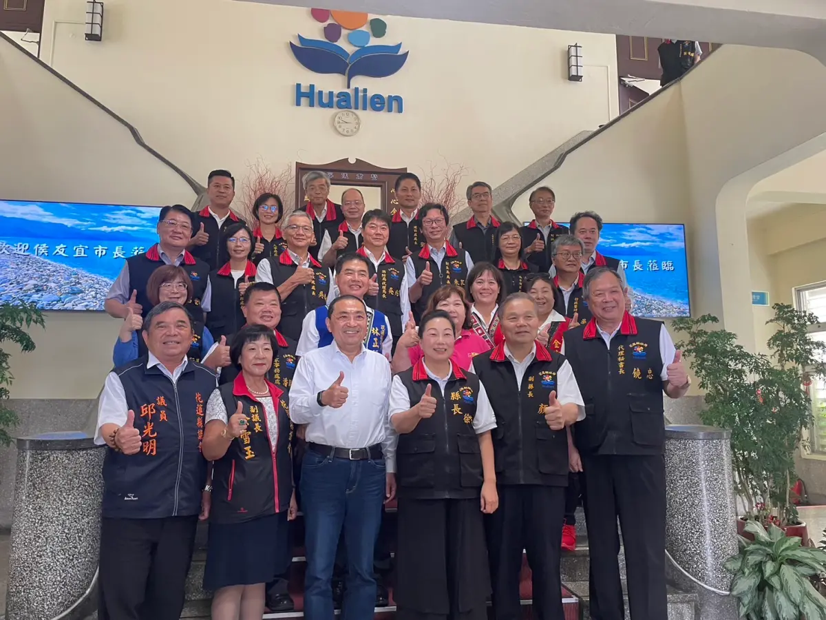 ▲侯友宜拜訪花蓮縣長徐榛蔚。（圖／讀者提供）