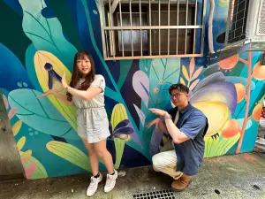 新莊區建福里後巷汙水接管施工後彩繪,邀請市民到這找火金姑,拍出逗趣的照片。(圖 /新北市政府水利局提供) ▲新莊區建福里後巷汙水接管施工後彩繪,邀請市民到這找火金姑,拍出逗趣的照片。(圖 /新北市政府水利局提供)