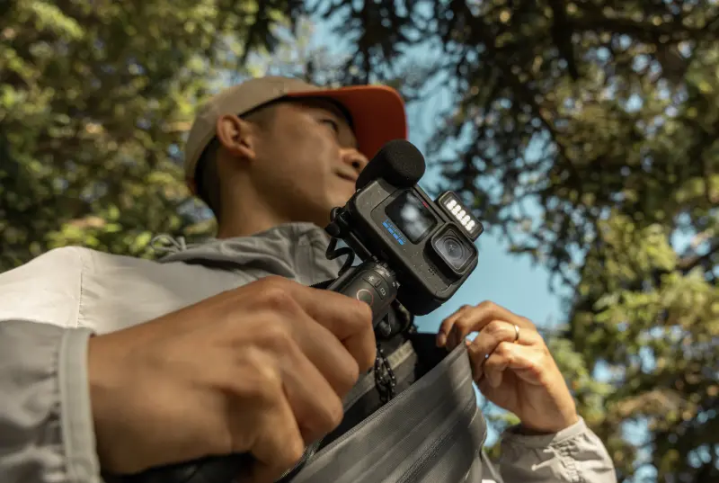 ▲GoPro 發表最新一代運動攝影機 HERO12，陸續解決使用痛點，這次強化電量，達到翻倍續航力，此外，終於加入了全新HDR影片拍攝，減少背景過亮或是人臉逆光臉黑一片。（圖／官方提供）