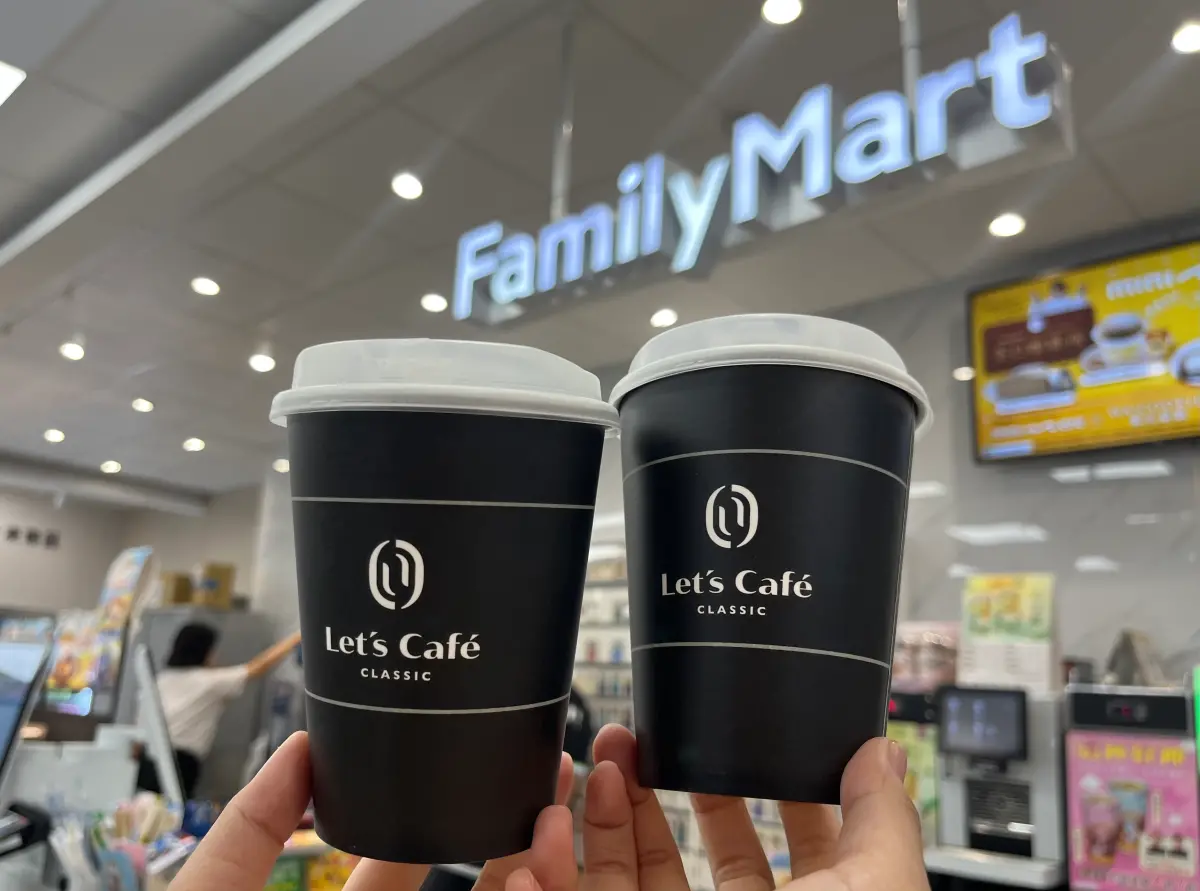 ▲國際咖啡日即將來臨，全家推出5大咖啡優惠，包括美式最低19元開喝、濃拿鐵租循環杯半價。（圖／記者鍾怡婷攝）