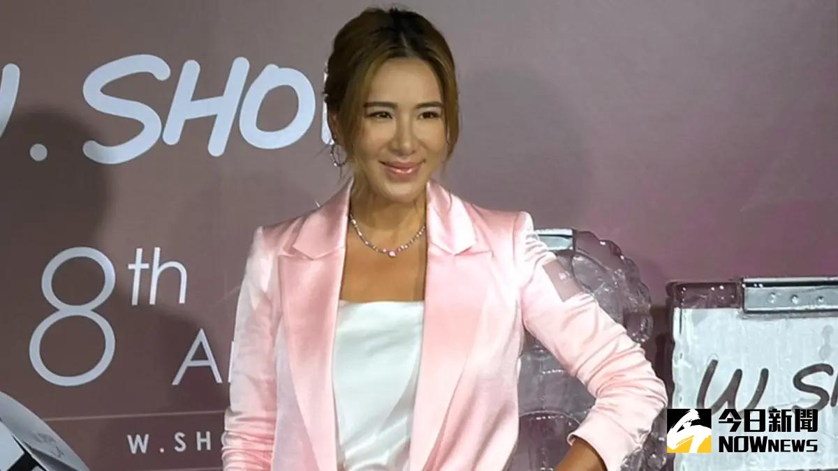 ▲由於黃子佼捲入性騷擾風波，導致各大廠商今年的尾牙主持找不到人，小禎的經紀人則悄悄透露，今年的詢問度蠻高的。（圖／記者詹鎰睿攝影）