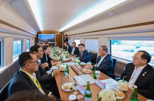 ▲中國國務院總理李強9月6日訪問印尼期間，乘坐兩國合作項目雅萬高鐵。（圖／翻攝自新華社）
