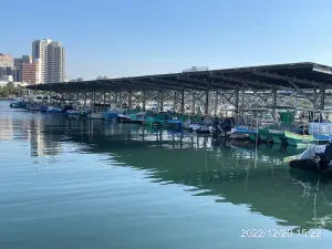 全台第一座漁船可直接遮陽設備 台南安平棧橋碼頭整頓換新

