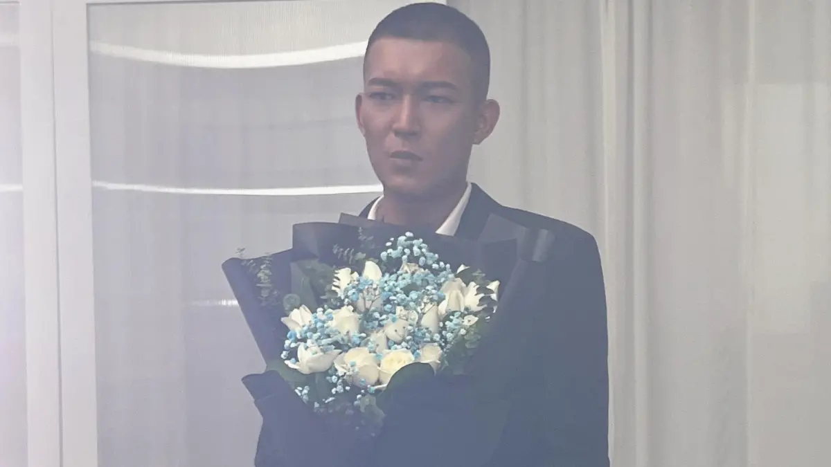 ▲鳳梨終於開口跟女友歐菈求婚。（圖／翻攝自鳳梨吳泓逸臉書）