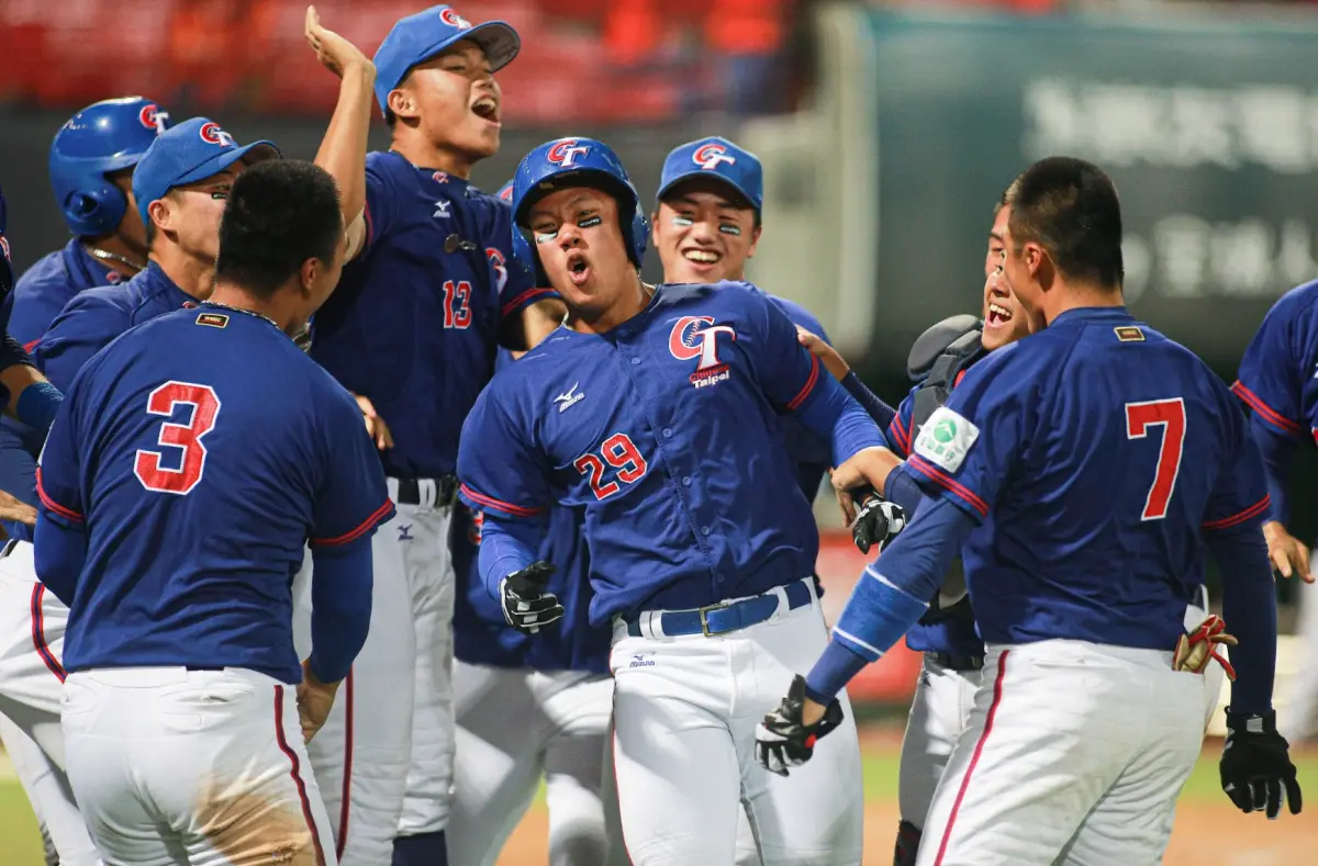 ▲U18世界盃中華隊在隊長王念好兩分砲帶領下擊敗衛冕軍美國隊，拿下超級循環賽首勝。（記者葉正勳攝）