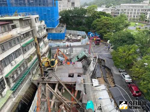 ▲台北市中山區大直街一處新建工程「基泰大直」7日發生工安事故，造成整排民宅嚴重龜裂傾斜。（圖／記者陳明中攝 , 2023.09.08）