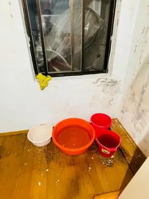 ▲1樓受災戶在今早開放進入取物時,拍下已變成地下室的內部慘照。(圖/陳先生授權提供) ▲1樓受災戶在今早開放進入取物時,拍下已變成地下室的內部慘照。(圖/陳先生授權提供)