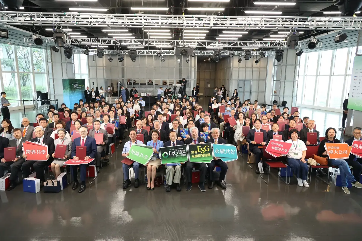 ▲ESG遠見共好圈大會成立，近70家企業學校共攀永續之山，活動合影。（圖／品牌提供）
