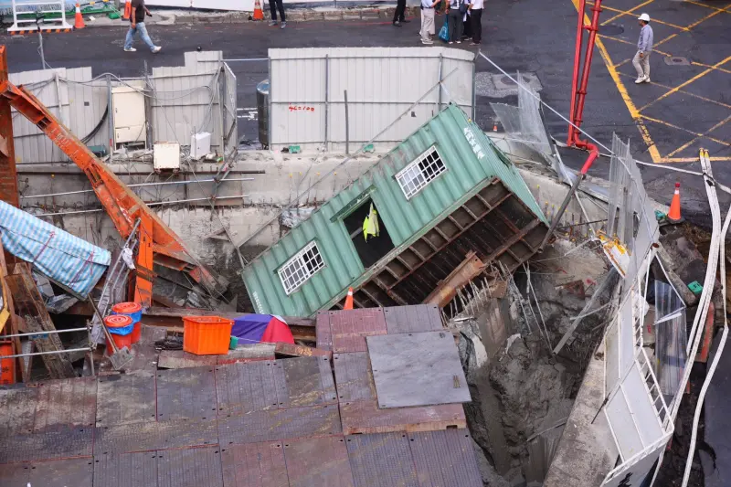 ▲北市大直基泰建設建案施工導致周邊民宅發生坍塌。（圖／記者陳明中攝，2023.09.08）