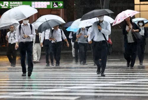 珊珊颱風將轉中颱、路徑大迴轉！去日本玩小心了　下週雨彈掃台灣
