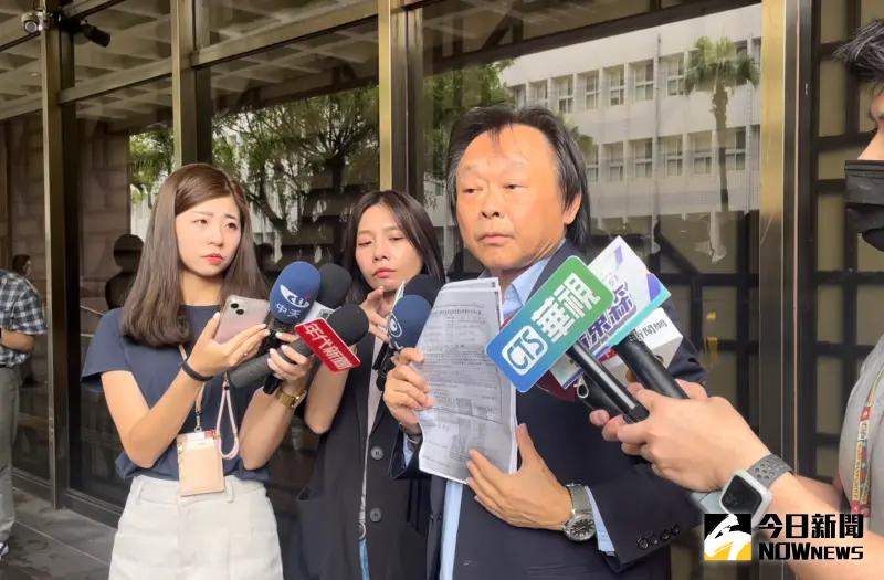▲台北市議員王世堅向北檢告發基泰建設(圖/記者潘千詩攝,2023.09.08)