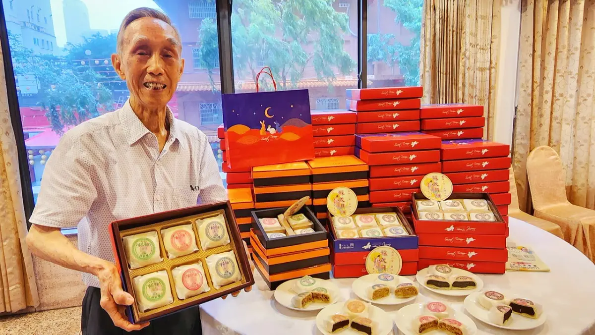 ▲中秋限定的「蘇式月餅」堅持純手工製作，強調少油輕糖、甘甜不膩，且不含防腐劑，是饕客必嚐的美味。（圖／記者陳美嘉攝，2023.09.08）