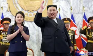 北韓紀念建國75週年　金正恩攜愛女出席閱兵式

