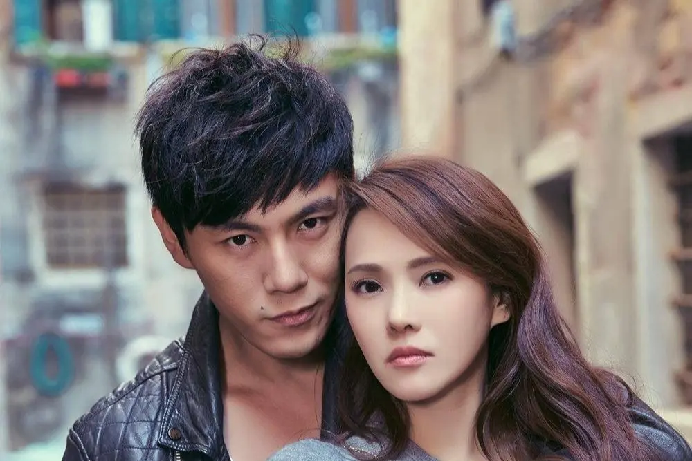 ▲伊能靜與秦昊結婚7年多，日前直播時開玩笑說要檢查秦昊的手機，讓「伊能靜檢查老公手機」意外衝上熱搜。（圖／翻攝伊能靜微博）