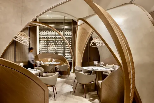 ▲有「法餐南霸天」稱號的THOMAS CHIEN餐廳，剛獲2023米其林指南綠星，餐廳也正好經2個月內部全面改裝，現終於正式接客，推出新菜單。（圖／THOMAS CHIEN餐廳提供）