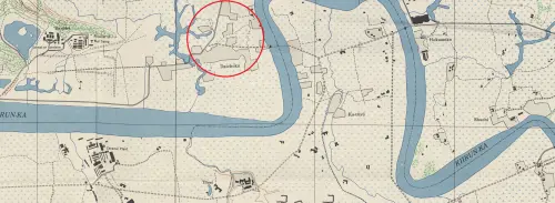▲民眾在論壇PTT上發出一張1945年時美軍拍下的航照測量圖，發現這次事發的地點，在當年是位處於「舊河道跟埤圳之間」。（圖／翻攝PTT）