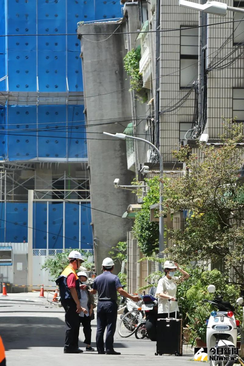 ▲「基泰大直」建案施工導致大直街94巷內民宅坍塌受損。（圖／記者陳明中攝，2023.09.09）