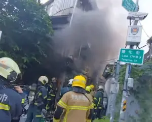 北市通化街民宅火警！7人「爬隔壁棟」驚險逃生　火災原因待釐清
