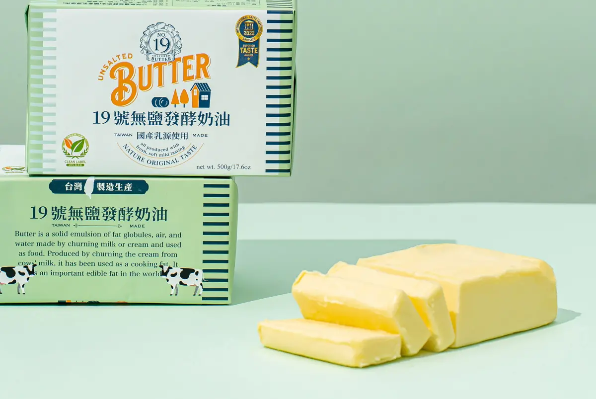 ▲發酵奶油與一般奶油在外觀上看來幾乎無差異，但吃起來層次更豐富，也因為是加了乳酸菌去發酵過，因此被說多了一點乳酸味。（圖／峻鼎食品提供）