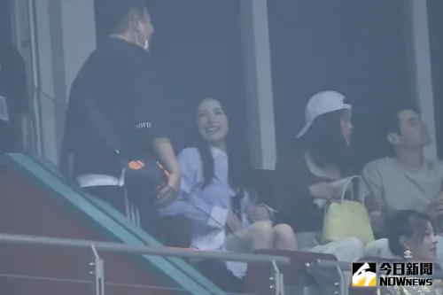 張小燕、蕭亞軒、林宥嘉、藍心湄、陳美鳳等藝人都來觀賞王力宏的演唱會。(圖/記者鄭孟晃攝) ▲張小燕、蕭亞軒、林宥嘉、藍心湄、陳美鳳等藝人都來觀賞王力宏的演唱會。(圖/記者鄭孟晃攝)