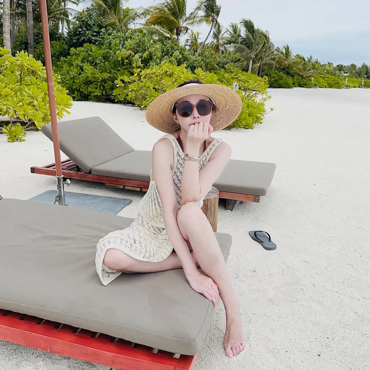 ▲陳怡蓉和名醫老公去馬爾地夫玩，淪為女兒陪襯，笑喊要之後度蜜月再去一次。（圖／翻攝陳怡蓉臉書）