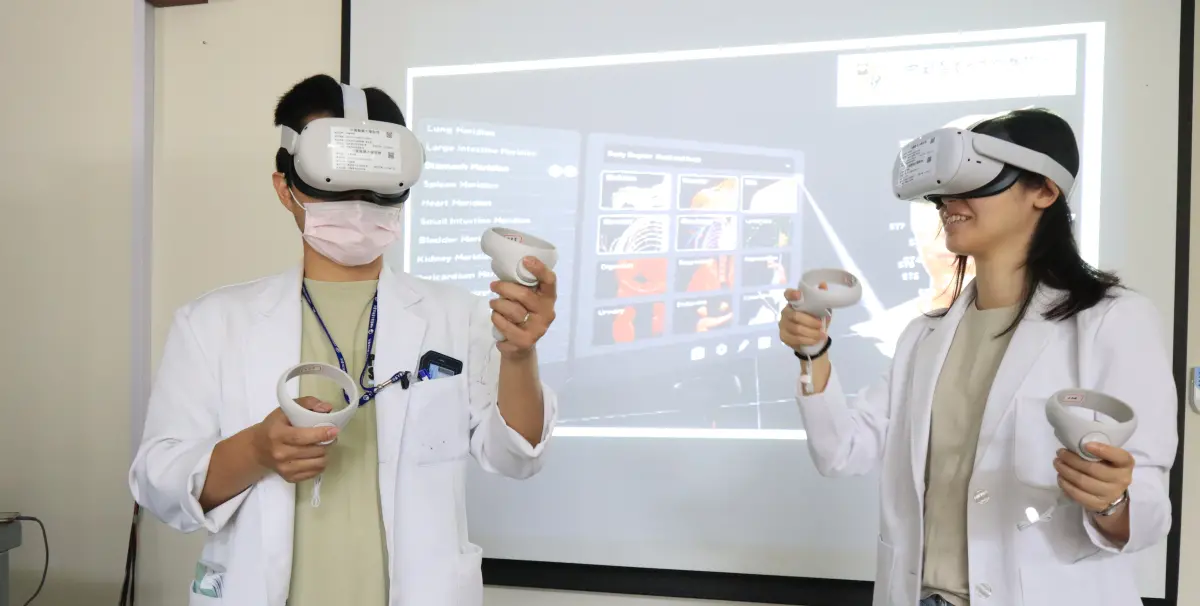 ▲當醫療結合元宇宙技術，虛擬人體構造鉅細靡遺，不僅有助於醫師進行手術模擬導航，還可應用在醫學教育、醫病衛教等領域。（圖／中國醫藥大學提供）