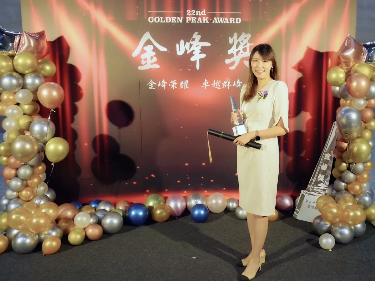 ▲雲豹能源（6869）以企業高度競爭力以及總經理趙書閔優質經理人之卓越成效深獲評審肯定，勇奪第二十二屆金峰獎「十大傑出企業」與「十大傑出企業領導人」雙料獎項。（圖／品牌提供）