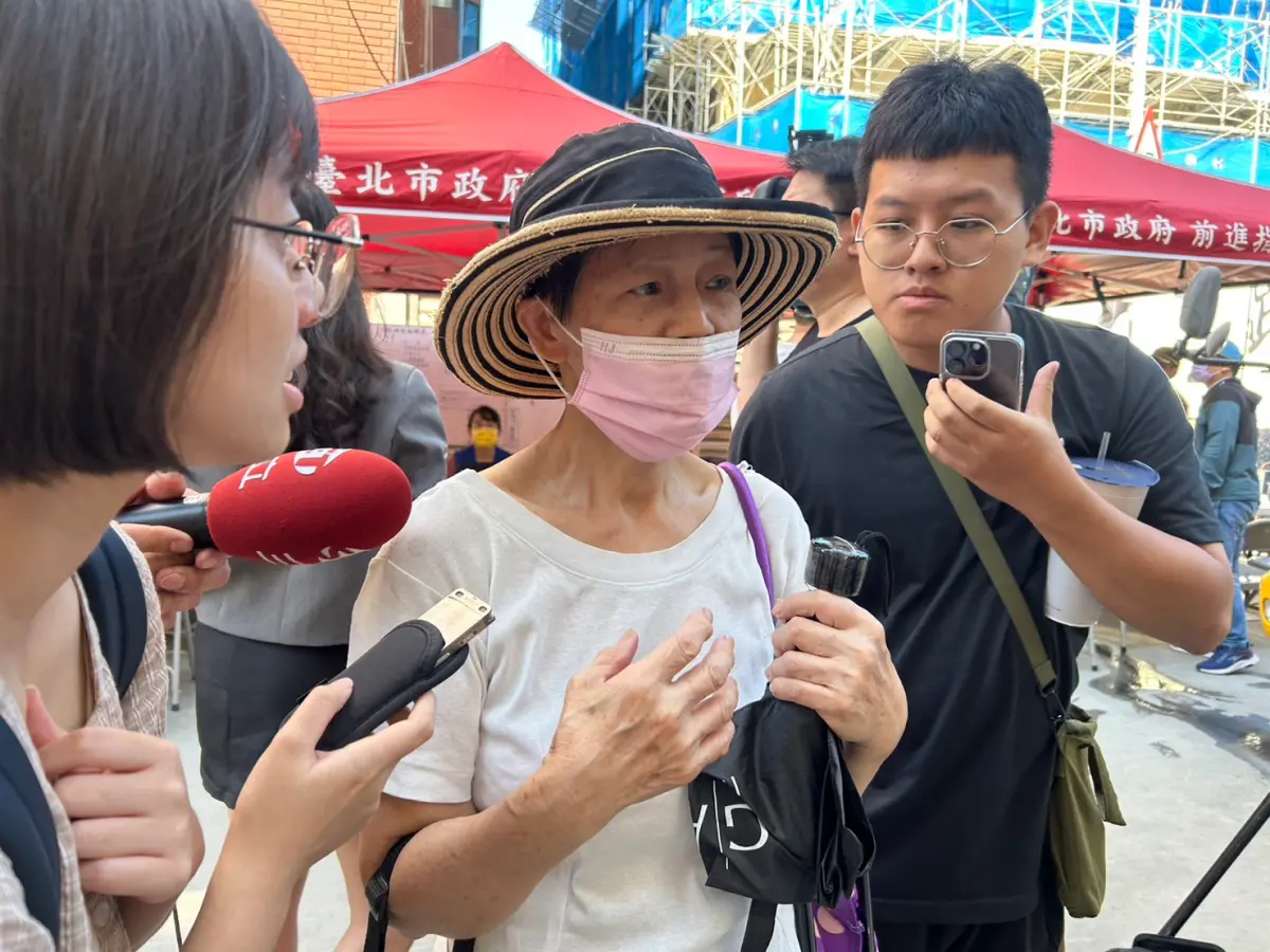 ▲家住雙號的陳姓婦人認為，遭「大直基泰」影響的老屋應該全面都更。（圖／記者林怡昕攝，2023.09.11）