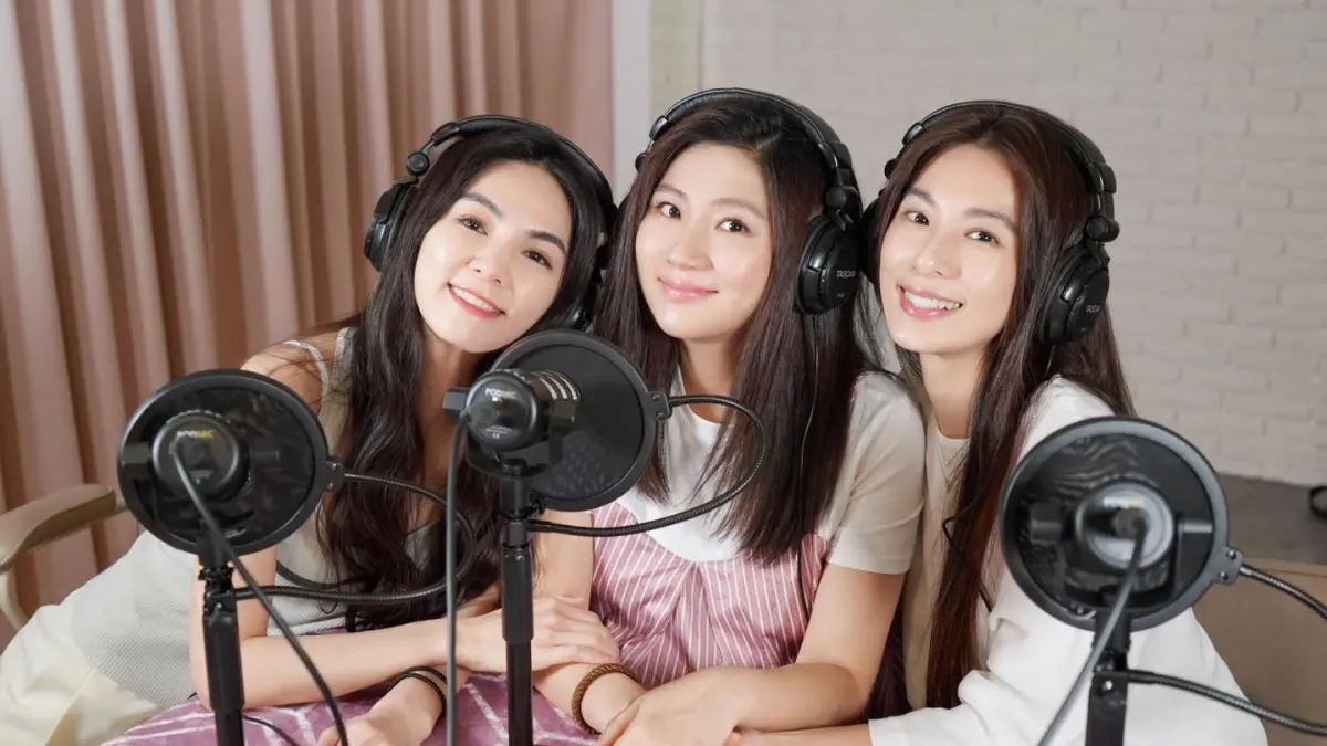 ▲S.H.E在成軍22週年合體獻聲，透露演唱會幕後祕辛及Selina懷孕過程。左起為Ella、Selina、Hebe。（圖／翻攝自Selina FB）