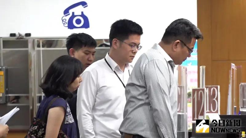▲台北市政府法務局連堂凱來北院遞狀,第二波假扣押(圖/記者朱永強攝,2023.09.11)