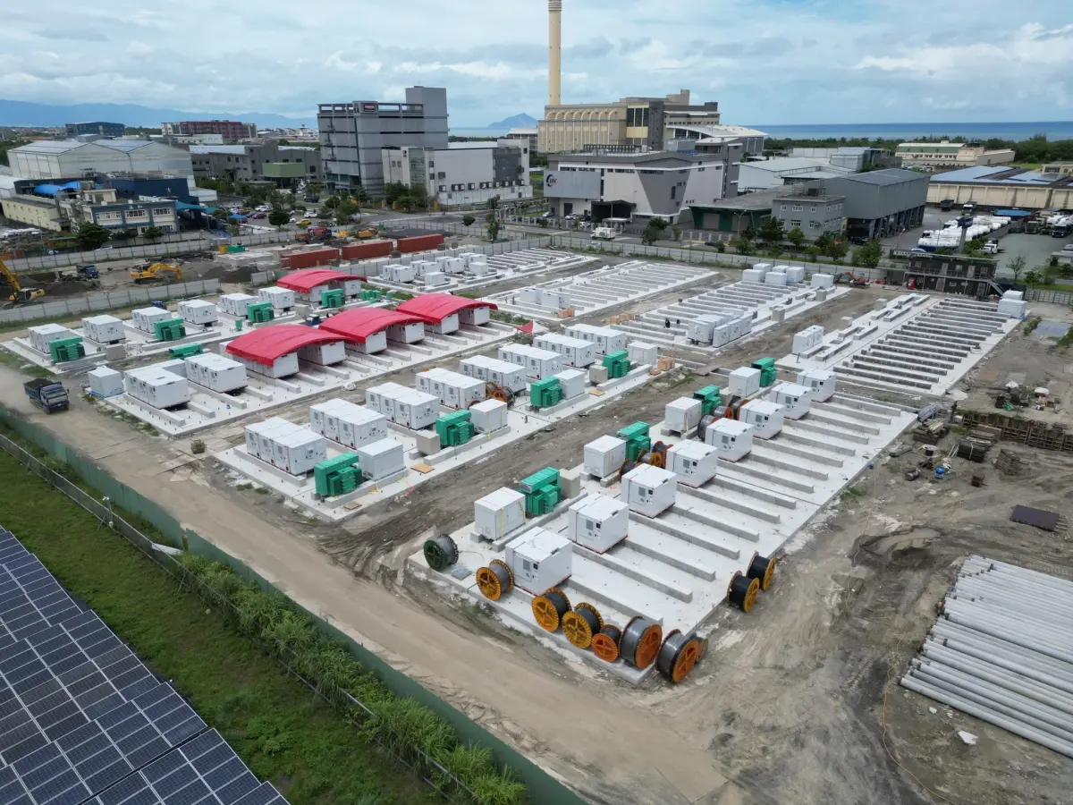 ▲雲豹能源（6869）以企業高度競爭力以及總經理趙書閔優質經理人之卓越成效深獲評審肯定，勇奪第二十二屆金峰獎「十大傑出企業」與「十大傑出企業領導人」雙料獎項。（圖／品牌提供）