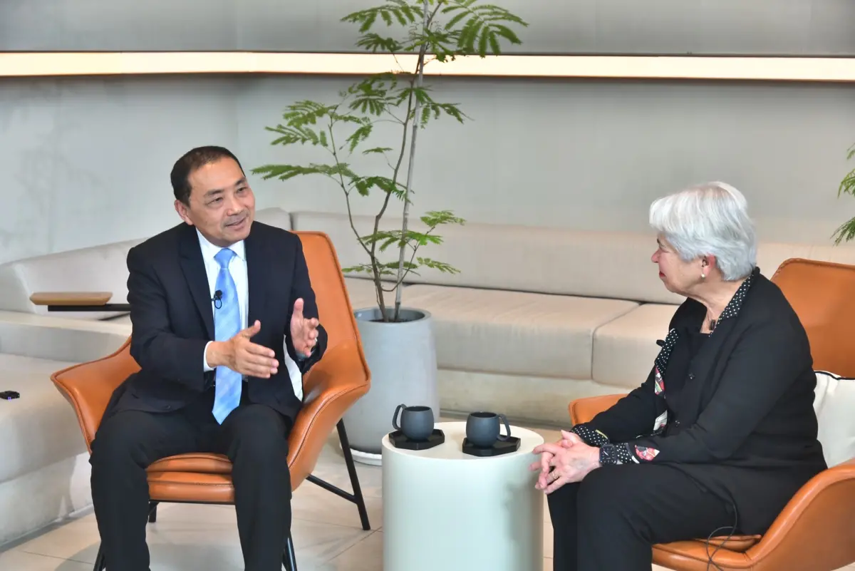 ▲侯友宜受邀與柏克萊加州大學首位女校長卡洛．克萊斯特會面。（圖 ／新北市政府提供）