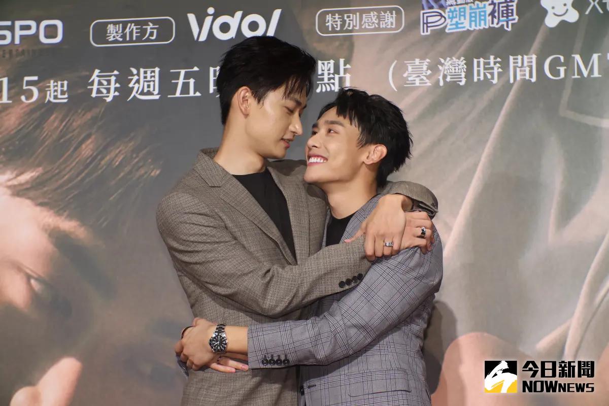 ▲男星蕭鴻（右）與毛祁生主演BL影集《絕對佔領》，遭曝是食品業富二代。（圖／記者陳明中攝）