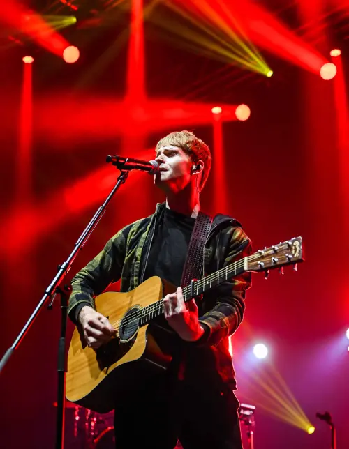 ▲Kodaline 主唱Steve在演唱會上大聲問候台灣粉絲。（圖／Live Nation Taiwan提供） 