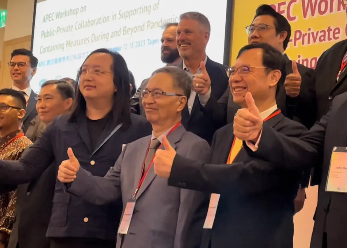 ▲衛福部長薛瑞元今（12）日出席APEC數位醫療應用公私協力工作坊，會前接受媒體聯訪、說明巴氏量表相關討論內容。（圖／記者林志怡攝，2023.09.12）