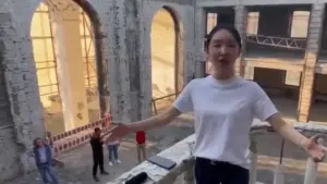 中國女歌手赴俄占領區高歌　挨批低級紅拖累外交
