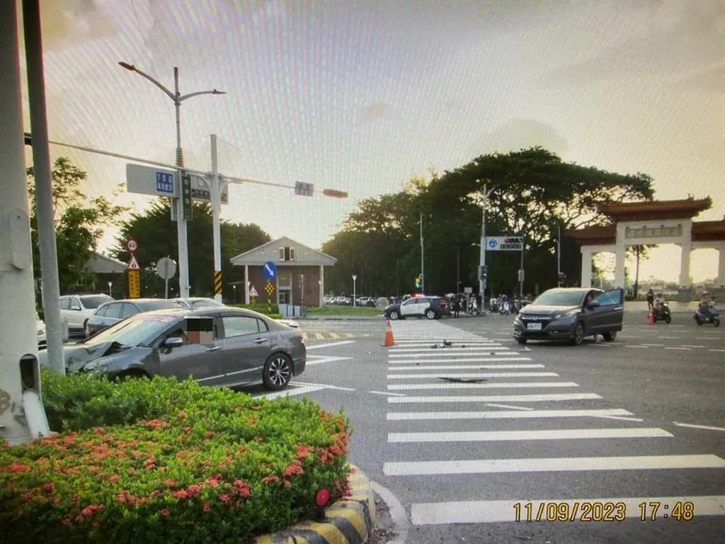 ▲周女疑因精神不濟，撞上前方機車釀成1人死亡。（圖／翻攝畫面）