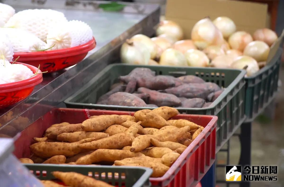 ▲農業部估算小犬颱風造成的農產與民間設施損失，估計損失達2億7443萬元。（圖／記者陳明中攝影）