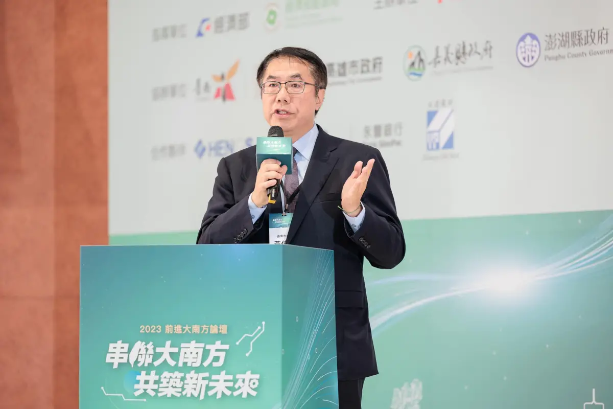 ▲柯文哲被問及任內修改損鄰規則卻扯台南，台南市長黃偉哲反嗆，這一點都不科學的柯學言論，絲毫沒有總統候選人的高度。（圖／翻攝自黃偉哲臉書）