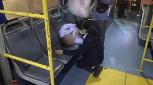 榴槤氣味太濃烈！泰國公車售票員嚴重過敏　呼吸困難、當場昏厥
