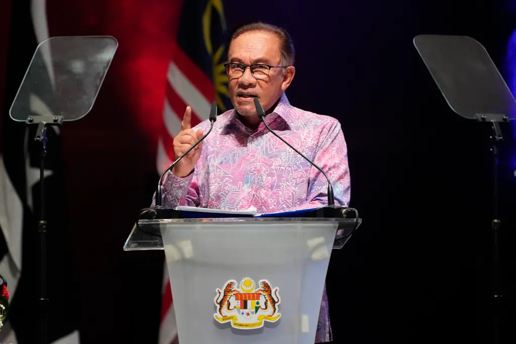 ▲加薩醫院遇襲造成數百人死亡，馬來西亞朝野憤慨。首相安華（Anwar Ibrahim）今天批評說，「已到瘋狂和毫無人性地步」，在野的國民聯盟敦促對以色列進行國際經濟與法律制裁。（圖／美聯社／達志影像）