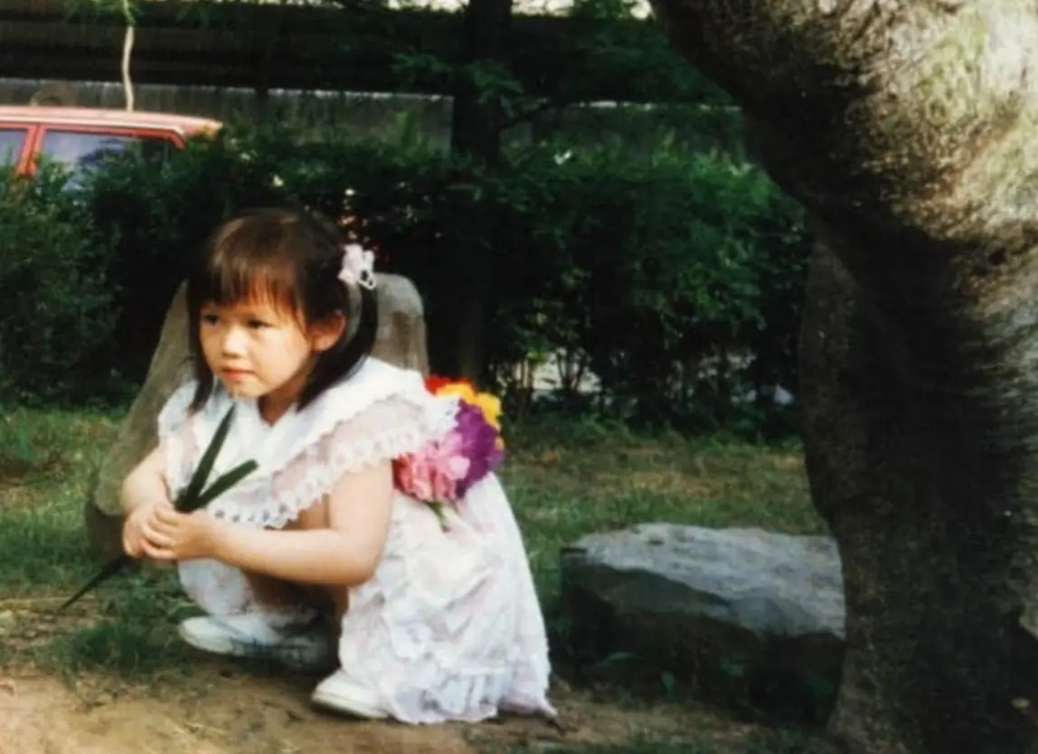 ▲吳欣岱在螢光幕前波浪長髮讓人印象深刻，但她自曝小時候不喜歡留長髮與穿裙子。（圖／吳欣岱提供）