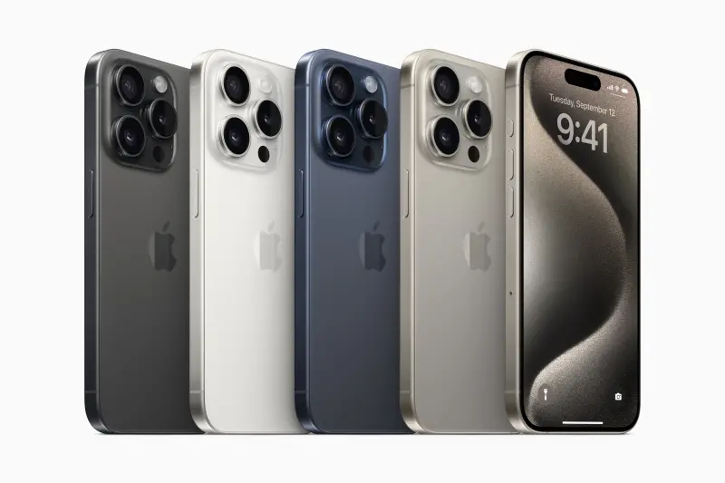 ▲Phone 15 Pro 售價3萬6900元起， iPhone 15 Pro Max 售價4萬4900元起，提供黑、白、藍和原色鈦等四色，台灣列為售賣地區，9 月 15 日 晚上8點開放預購，9 月 22 日上市。（圖／官方提供）