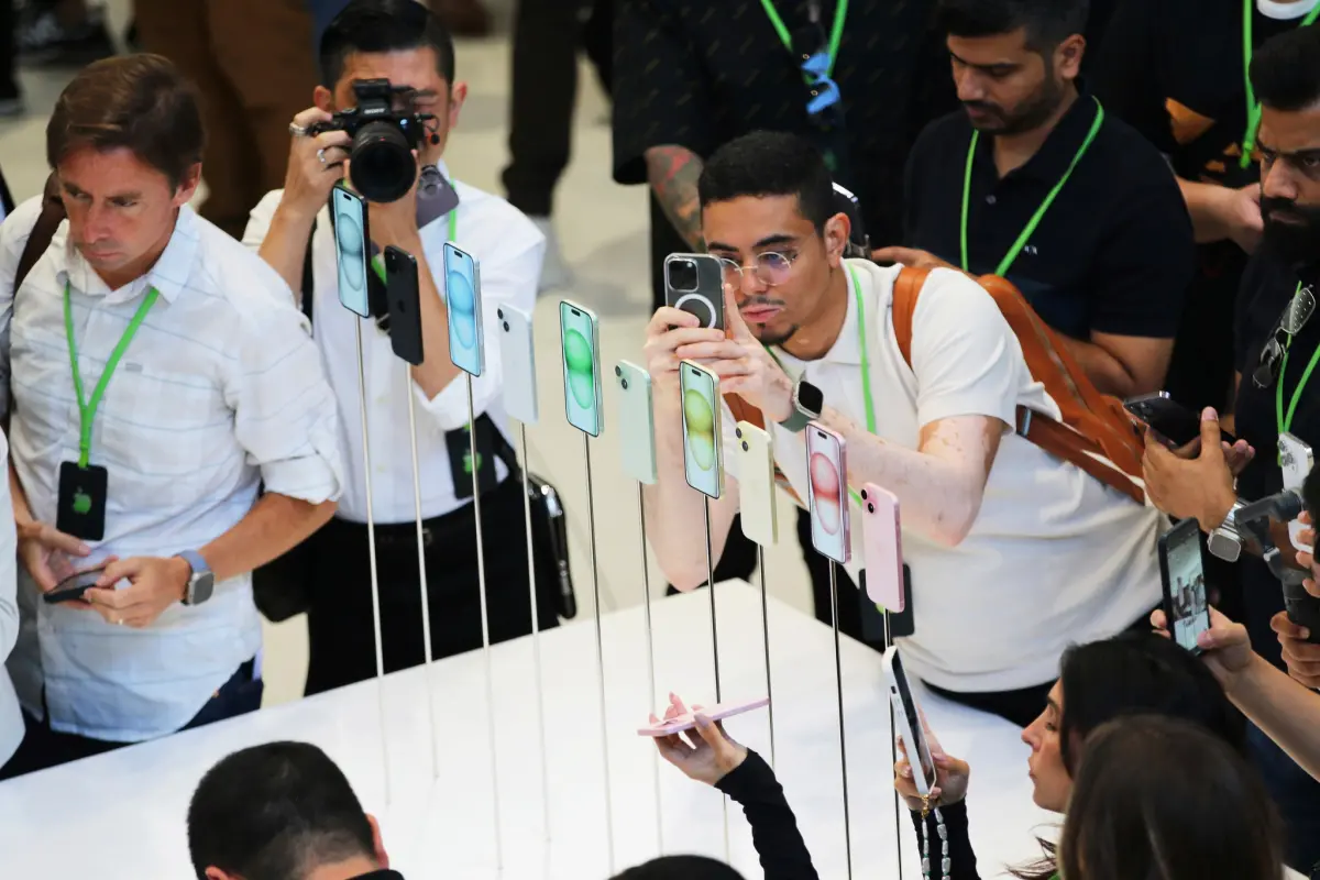 ▲iPhone 15系列新機登場！這次主要以「Type-C」以及強大的相機功能為亮點，不少果粉都相當期待換新機。（圖/達志影像/美聯社）