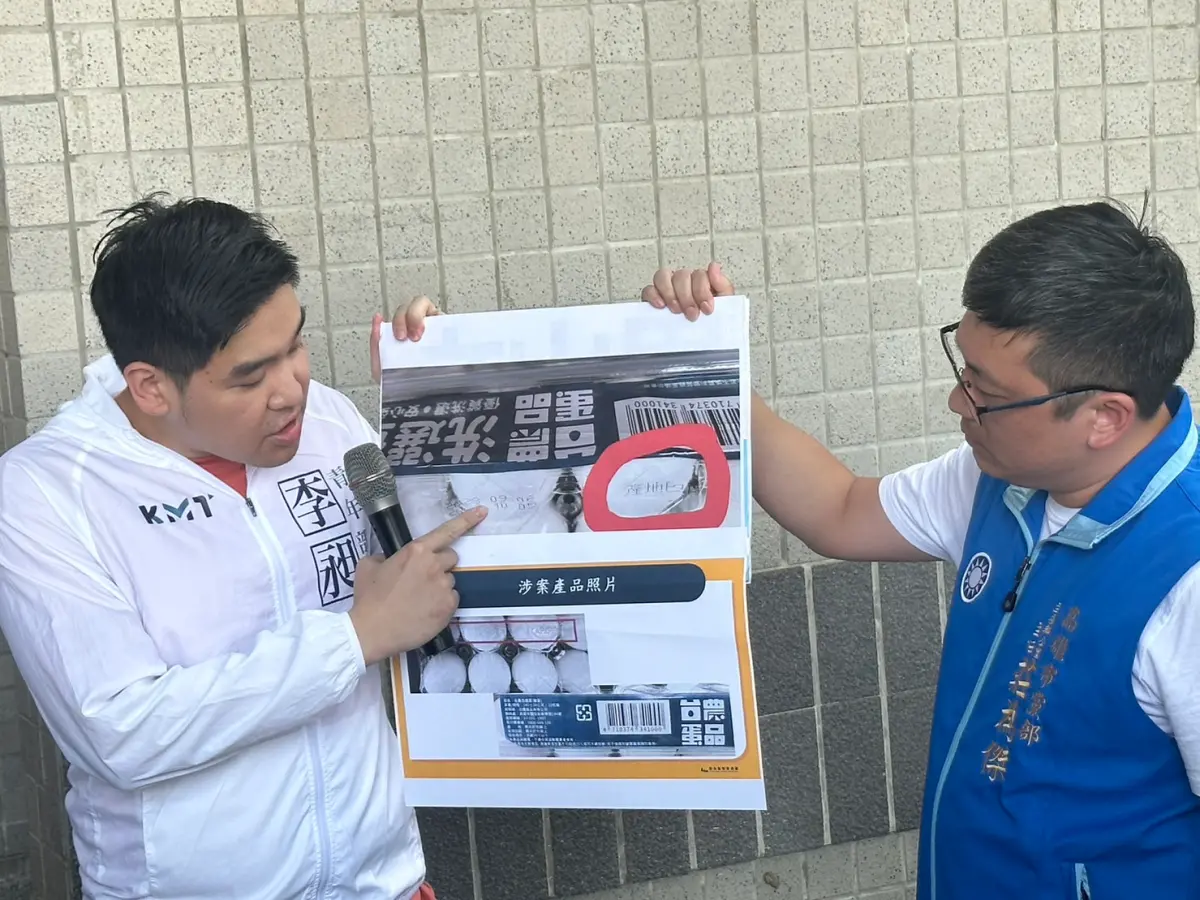 ▲國民黨高雄市黨部發言人莊為傑、國民黨青年部副主任李昶志，向高雄地檢署告發台農公司涉刑法第339條詐欺等罪嫌。（圖／國民黨高雄市黨部提供）