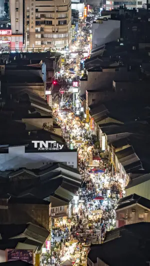 ▲驚人的空拍畫面曝光後，也感動不少苑裡鎮民。（圖／TNT Fly 天際空中攝影有限公司授權使用）