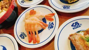 ▲80元「滿溢生蝦盛合」可以一盤吃到2種類蝦。（圖／藏壽司提供）