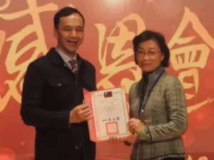 ▲王清峰(右)是中華民國史上第一位參與總統選舉的女性候選人（副總統）。（圖／NOWnews資料照片）