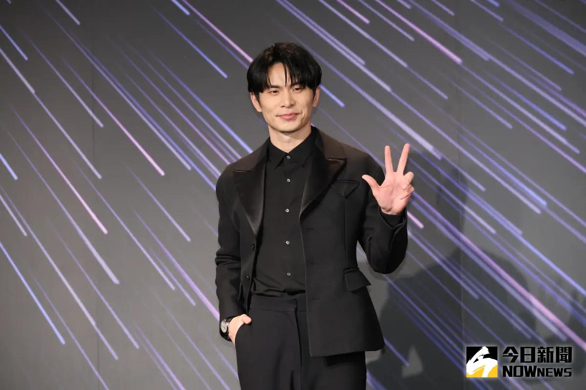 ▲第58屆金鐘獎入圍名單今（14）日揭曉，姚淳耀介紹嘉賓時，不小心念錯于子育名字，當場下跪道歉。（圖 / 記者鄭孟晃攝）