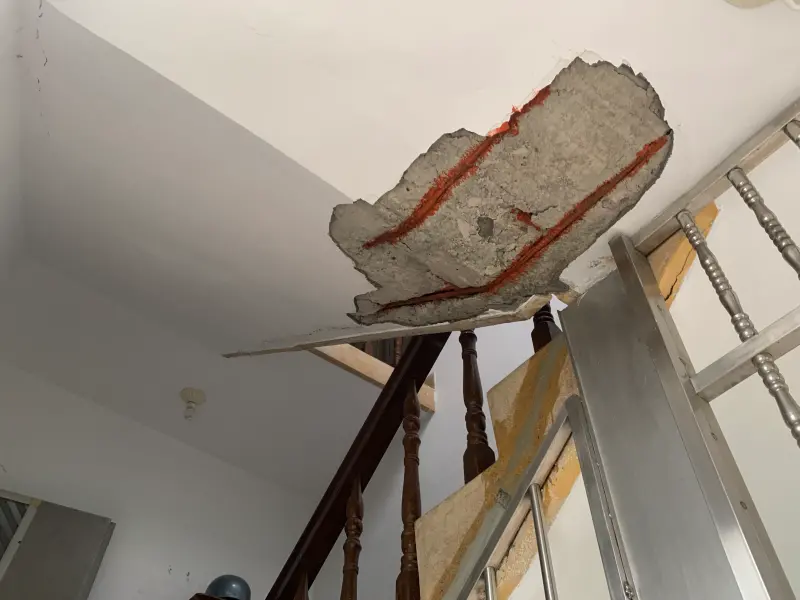 ▲基泰大直民宅塌陷案,陳怡君揭雙號住戶仍有鄰損情形。(圖/陳怡君提供)